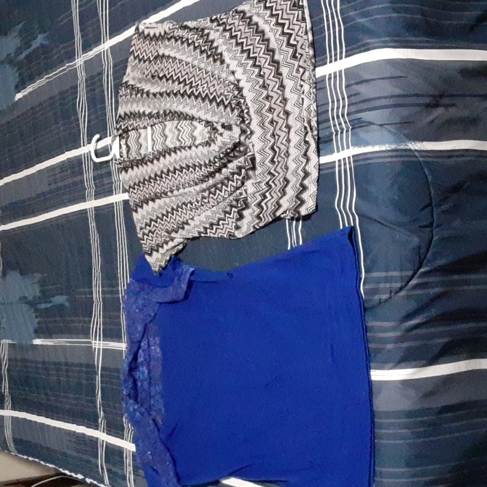 Bundle of 2 short sleeve tops